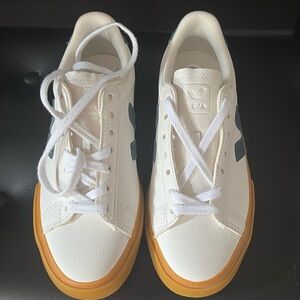 Veja campo chrome free leather